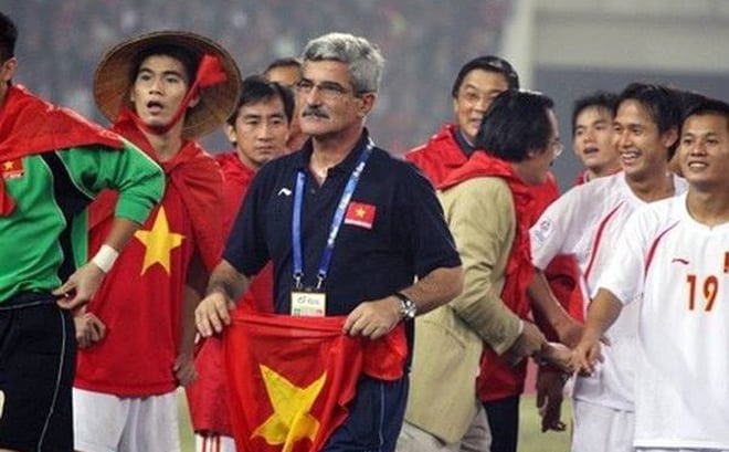 Thầy Tô từng giúp ĐT Việt Nam vô địch AFF Cup 2008.