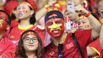 Thái Lan ghen tị khi fan Việt thoải mái đi xem bóng đá mà không sợ Covid-19