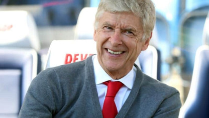 HLV Wenger sắp tái xuất, fan Arsenal gửi vạn lời chúc yêu thương đến “Bố”
