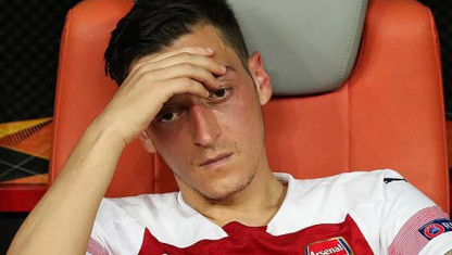 Ozil: ‘Tôi suy sụp nhưng vẫn yêu Arsenal, không được đến sân thì cổ vũ qua tivi’